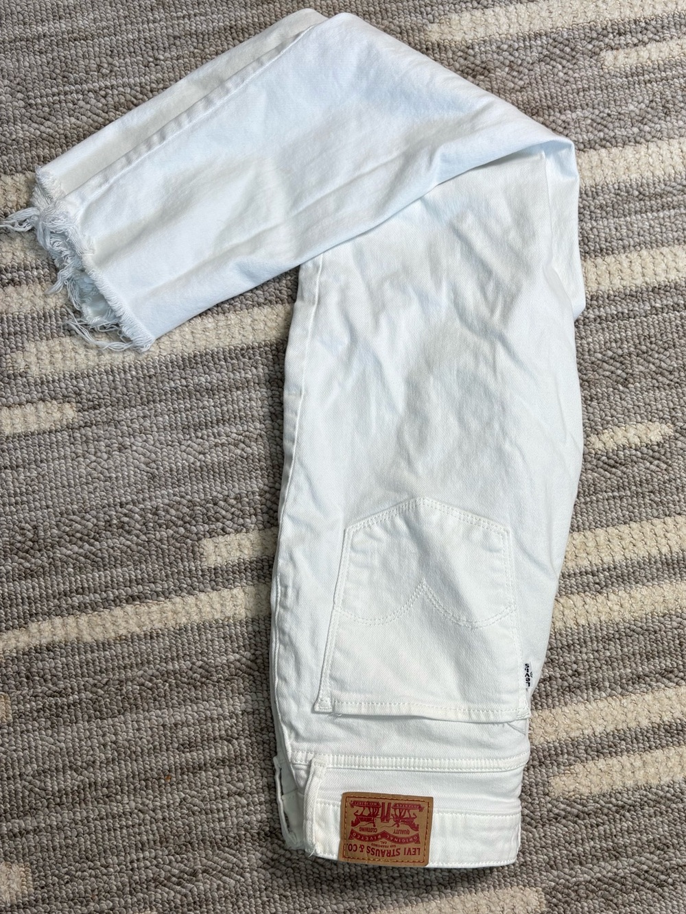 Levi's White Cropped Frayed-Hem Women's Jeans
